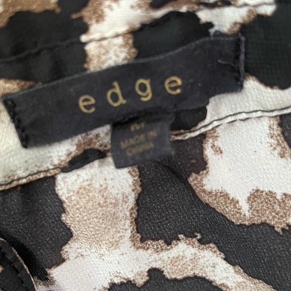 Leopard print button-up collared blouse Womens Size Medium Edge Long Sleeves - Picture 4 of 4